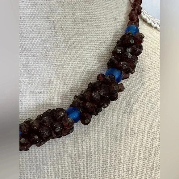 Vintage Artisan Beaded Necklace Featuring Genuine Garnet and Blue Glass Beads. - Picture 8 of 13